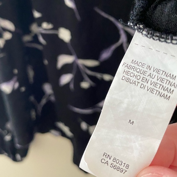 Women’s Lucky Brand Black and Purple Floral Patterned Peasant Blouse Size Medium - Picture 4 of 5